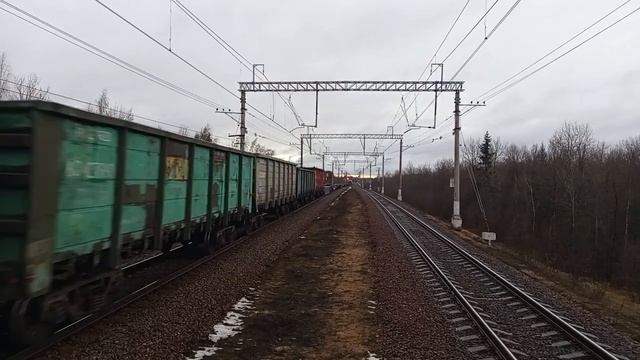 Оригинальный 2ТЭ116У-0054 с грузовым поездом проследует перегон Кобралово - Семрино смотреть онлайн