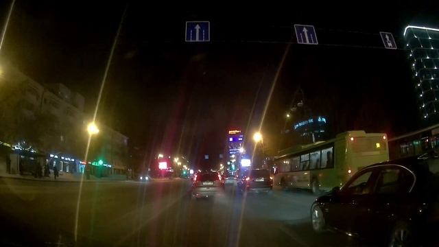 Поездка на автомобиле по улицам Тюмени до турфирмы, бизнес-центра и на Киевскую смотреть онлайн