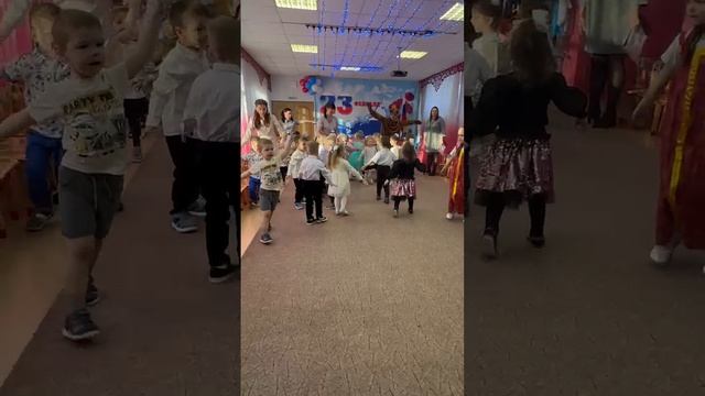 Утренник в детском саду, посвященный Дню Защитника Отечества смотреть онлайн