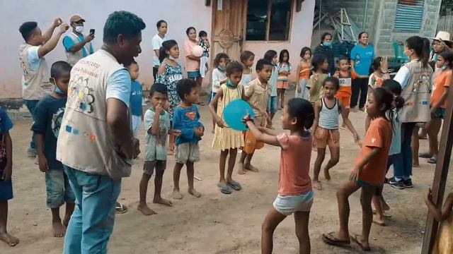 Children take part in activities under the Child Friendly Space initiative смотреть онлайн