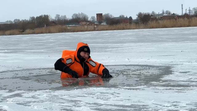 Практический урок по спасению провалившегося под лед смотреть онлайн
