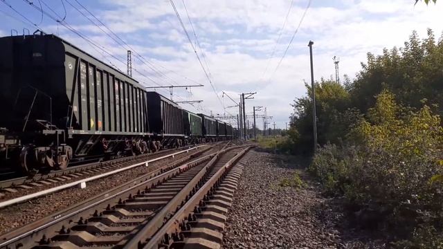 ВЛ11М-388/399А с грузовым поездом прибывает на станцию Дмитров. смотреть онлайн