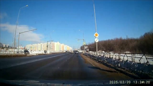 КоАП РФ Статья 12.12. Проезд на запрещающий сигнал светофора или на запрещающий жест регулировщика