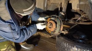 Замена задних колодок на Дастере 1,6 .4×4.. Прошу оставить коменты на монетизацию.