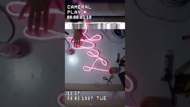Placa Neon "Selfie" para o Espaço linda vem смотреть онлайн