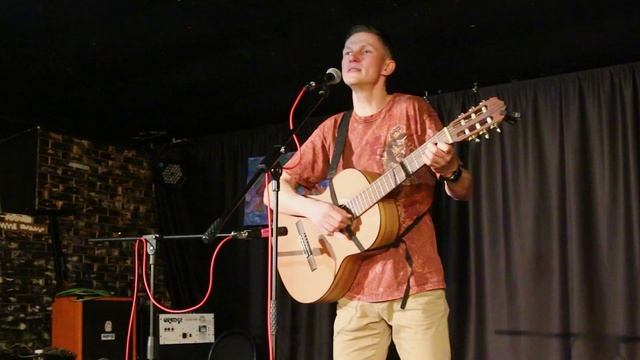 Белый вальс (В. Высоцкий) исполняет Алик Боревич