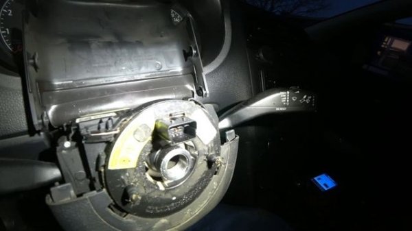 Volkswagen Polo Sedan АКПП не вынимается ключ зажигания