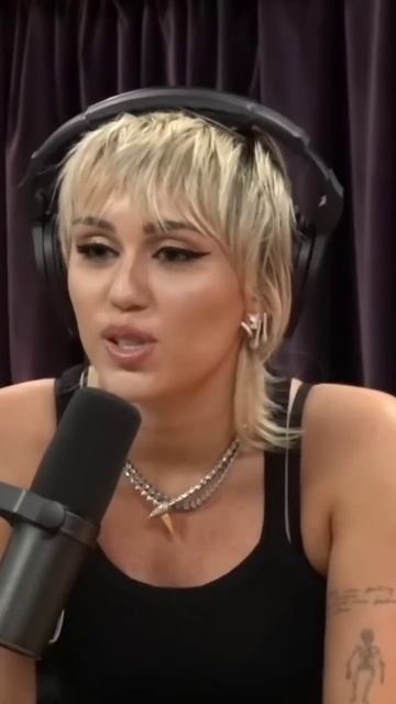Joe Rogan goes crazy and attacks Miley Cyrus!!!! 🤮 #justiceforactman смотреть онлайн