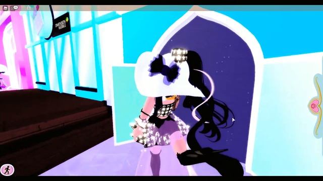 7 RINGS MUSIC VIDEO|| ROYALE HIGH ||~~ BY ARIANA GRANDE ~~ смотреть онлайн