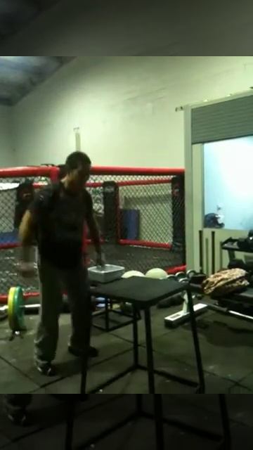 PTC Sydney - Joe box jumping with 20kg bag attached смотреть онлайн