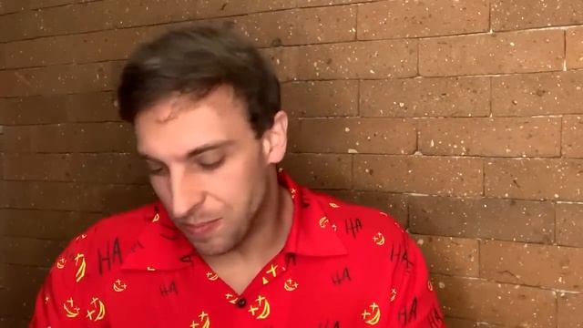 Felipe neto: "Léo Lins não se importa com o riso" смотреть онлайн