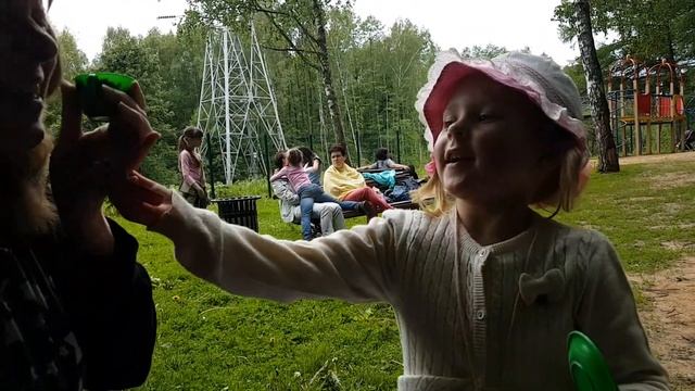 Лолита гуляет в Измайловском парке смотреть онлайн