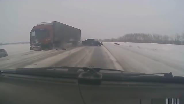 ФУРЫ ЛЕТЯЩИЕ НАПРОЛОМ