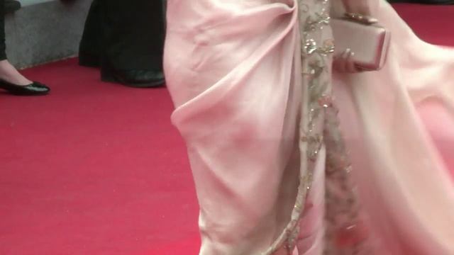 Cannes Red Carpet: Longoria, Chastain brave high winds