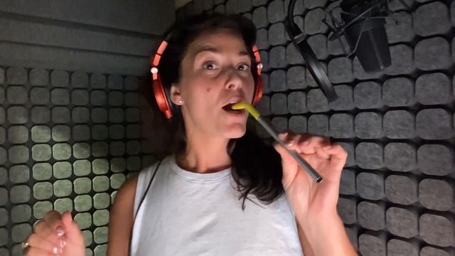 VO Pro Tip: (How to blow like a VO Pro) — a Vocal Cord Workout 🎙🏋🏻♀️ смотреть онлайн