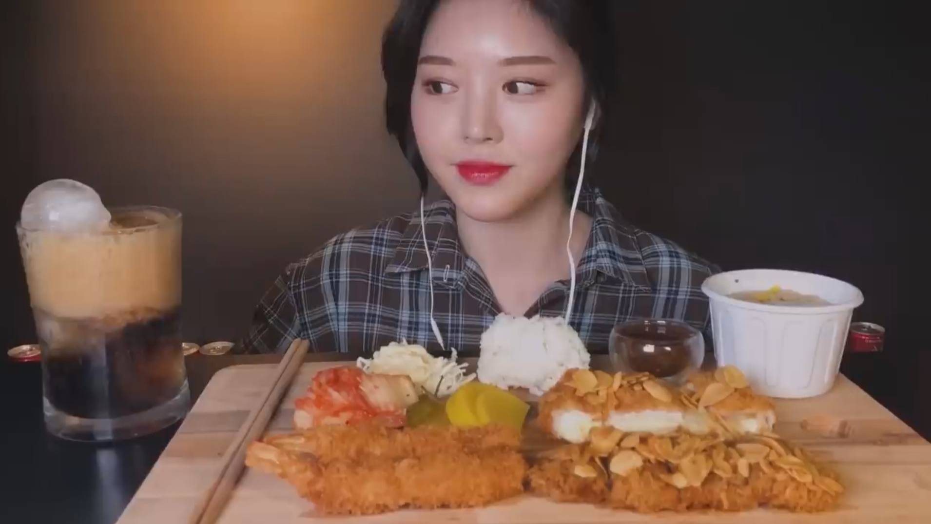 Корейский укус: ASMR хрустящий сыр Донкацу Мукбанг