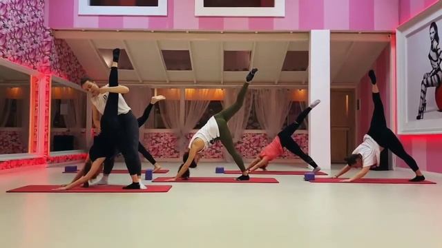 Растяжка шпагаты - Зебра фитнес смотреть онлайн