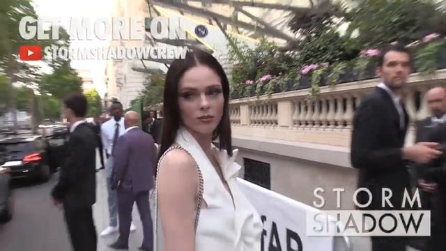 Larsen Thompson, Coco Rocha and more arriving at the Amfar Gala in Paris смотреть онлайн
