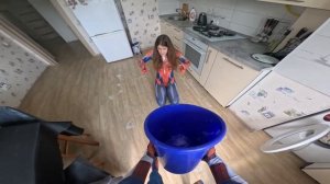 SPIDER-MAN HAS BIG PROBLEMS   (Parkour POV Chase) @Celpan