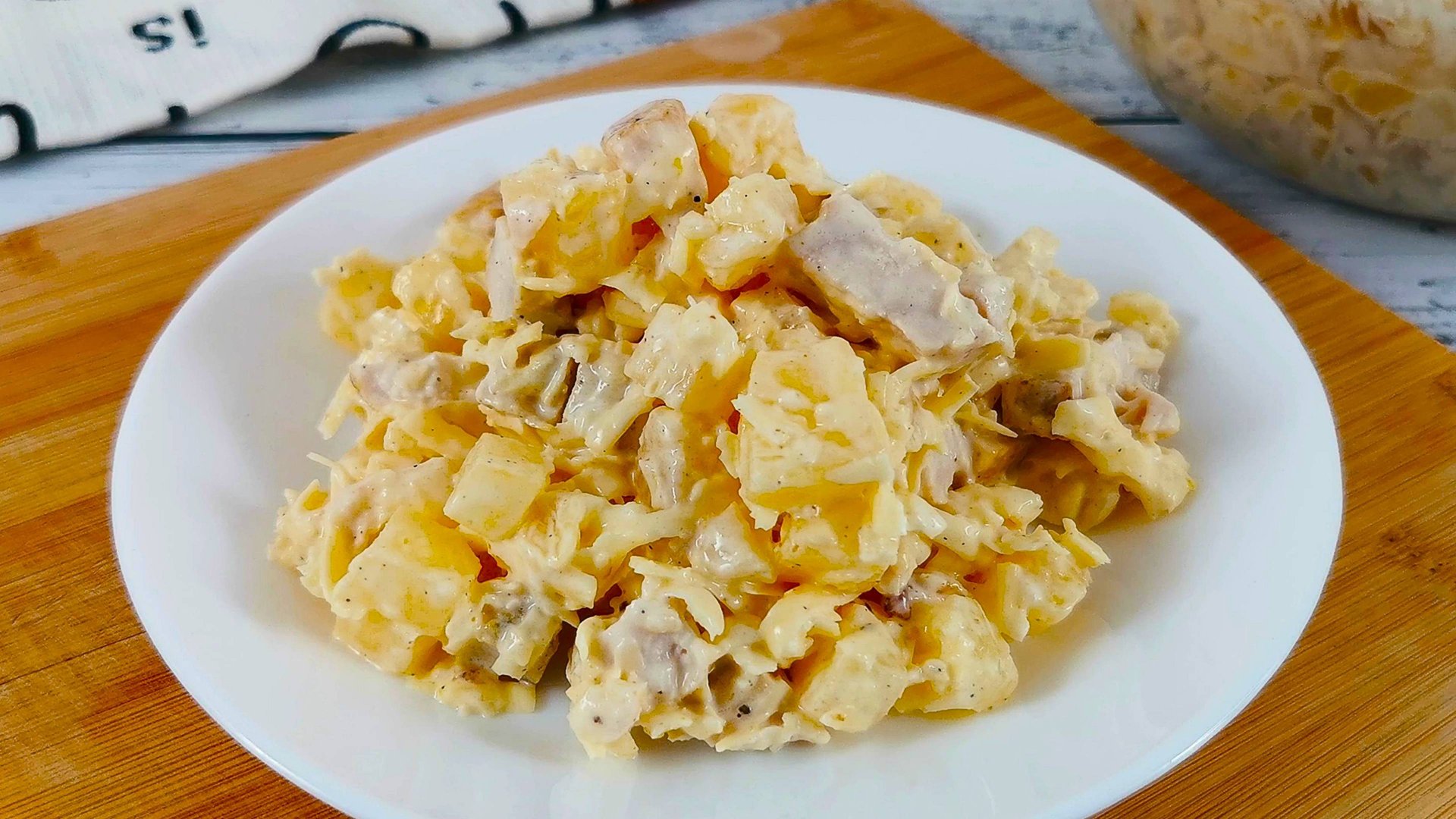 Простой и вкусный салат с ананасами. Готовится быстро смотреть онлайн