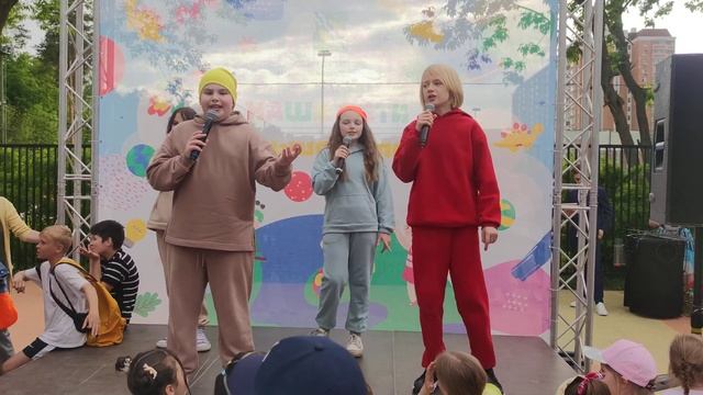 "Вся жизнь впереди" Шоу группа Академики 01.06.2022 смотреть онлайн