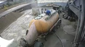 СУРОВЫЕ БУДНИ ВОДИТЕЛЯ ЦЕМЕНТОВОЗА