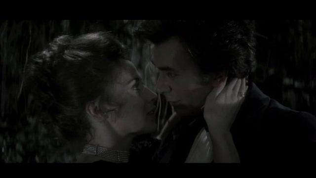 First Kiss | Isolated Score S1:E12 - Dracula (1979) | 4K 60FPS