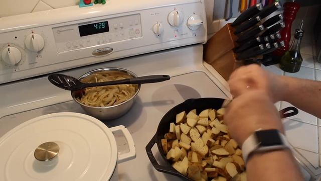 Cast Iron Home Fries with Sausage & Onions | Layers of flavor смотреть онлайн
