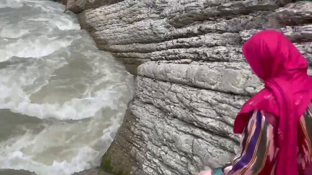 Горянки собрались за водой на родник. смотреть онлайн