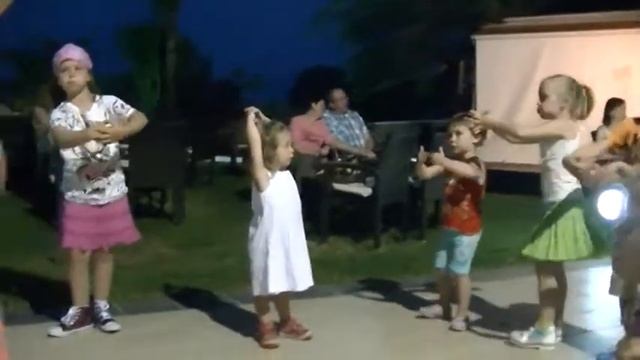 Rhodos Hotel Calypso Selina Mini Disco Veo Veo Juni 2014 (part 2)