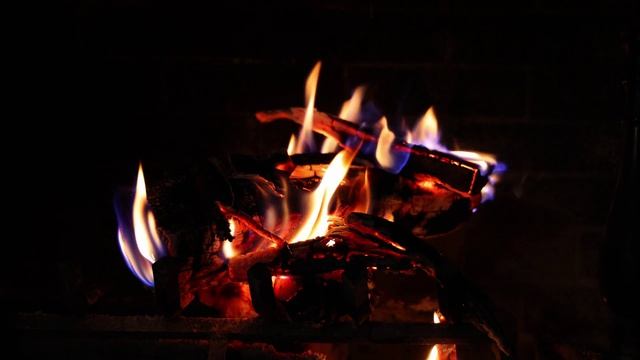 Тихий Зимний Вечер — Потрескивающий Камин и Расслабляющая Музыка для Релаксаации смотреть онлайн