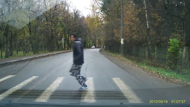 школоло перебегает дорогу смотреть онлайн
