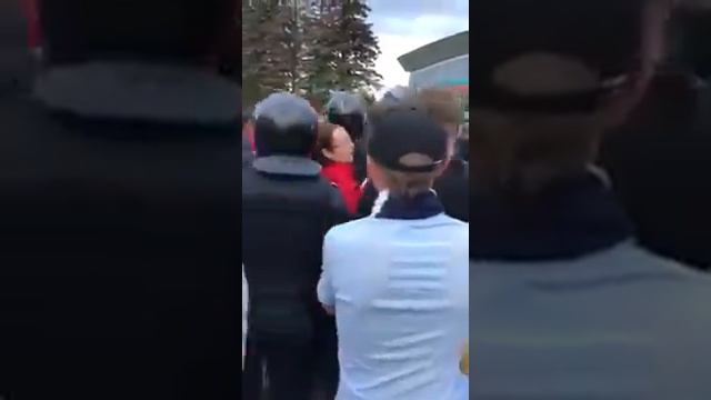 На панова агрессируют болельщики зенита перед матчем! смотреть онлайн