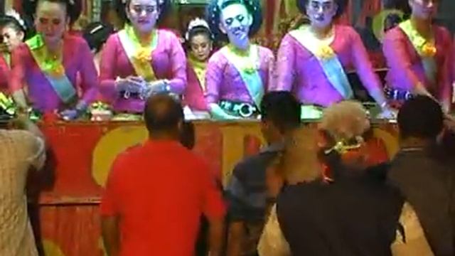 JAIPONGAN KAPIRARAY Lagu Sarung Ilang Versi Klasikan Voc . Mamah Cabe Rawit Feat Rio Disc  Cariu
