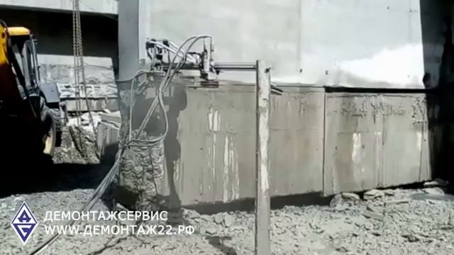 Резка толстой бетонной стены алмазным канатом. смотреть онлайн