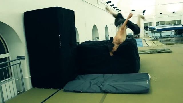 Корнер реверс спин (Parkour Tricks)