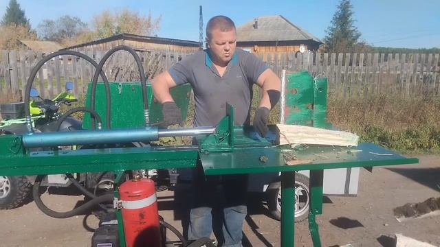 Дровокол на бензиновом ДВС