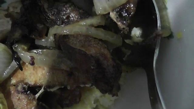 морженая рыба с луком жаренная