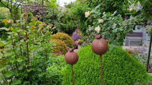 КАК ПОДОБРАТЬ ДЕКОР ДЛЯ САДА, ЧТОБЫ САД БЫЛ ГАРМОНИЧНЫМ И КРАСИВЫМ. Пятигорск #южныйсад#декорвсаду