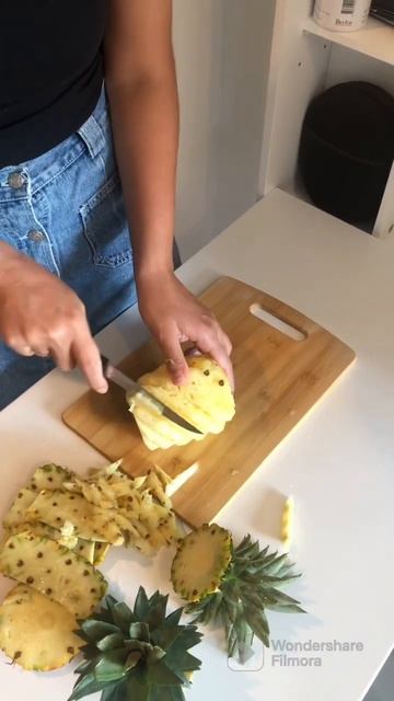 Как почистить ананас #shorts