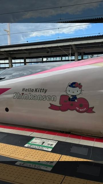 Hello Kitty Shinkansen Bullet Train | Japan #shorts #hellokitty #japan смотреть онлайн