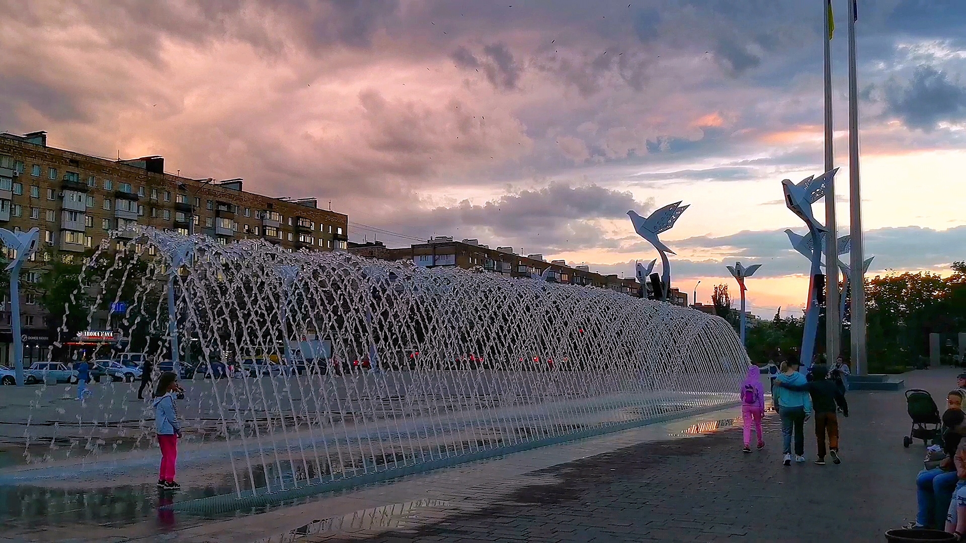 Мариуполь Каким был фонтан и площадь в 2020 🏢Жизнь города смотреть онлайн