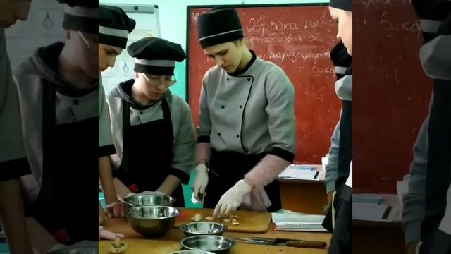 Фестиваль уроків "Нарізуємо лук? " 2019. Майстер в/н Борісенко А.І. Автор відео Шпильова Н.О. смотреть онлайн