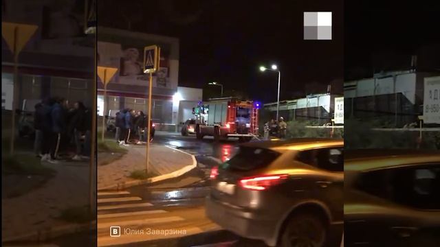 Екатеринбург: пожар в ТК "Ботанический" смотреть онлайн