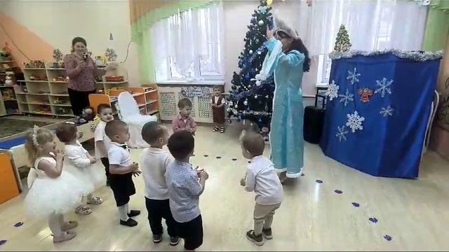 Новогодний утренник в яслях часть 0.mp4 смотреть онлайн