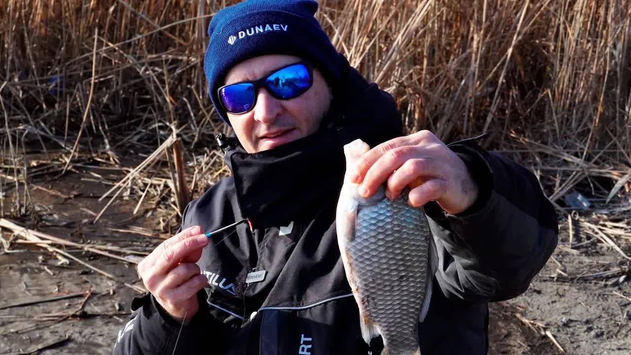 Ловля КРУПНОГО КАРАСЯ на фидер зимой смотреть онлайн