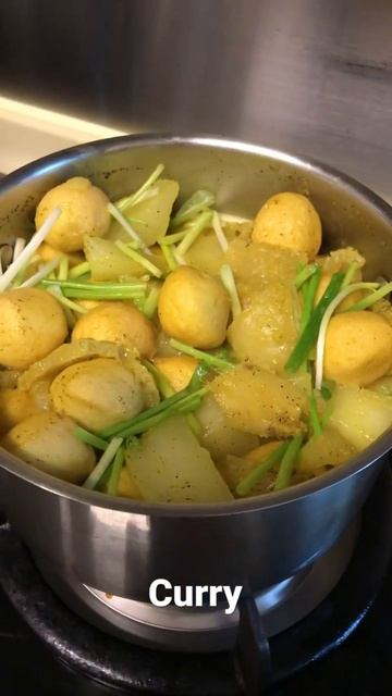 Curry balls, pigs skin and white radish смотреть онлайн