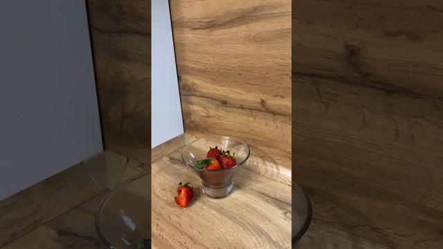 От Тимоши ничего не спрячешь, что не съел днём то найдёт ночью и доест🙈🤣#обезьяна #тимоша#monyet смотреть онлайн