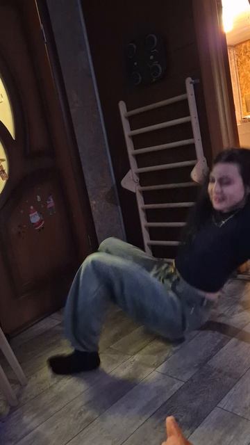 Мелкий ворвался в кадр) смотреть онлайн