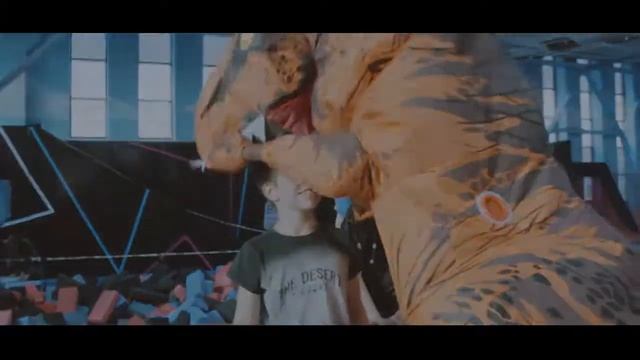 Динозавры ворвались и разнесли весь батутный!! смотреть онлайн